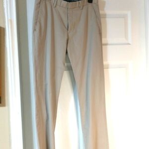 Banana Republic mens size 30x32 EUC khaki pants.